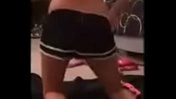 播放 热女友私人脱衣舞视频