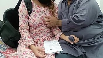 Jouer Desi belle étudiante baisée par un professeur de scolarité
