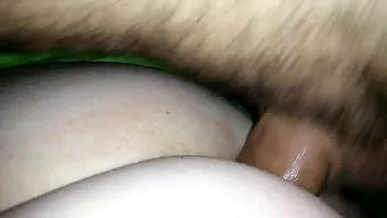 Reproducir Adolescente cachonda gime y muestra sus tetas