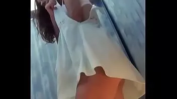 تشغيل المتلصص على الفتاة الروسية على الشاطئ