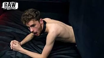 Abspielen Rawfuckboys - hübscher Lederdom züchtet anonymen Po