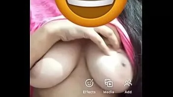 تشغيل منتديات فتاة ريا تظهر كبير الثدي على مكالمة فيديو والضغط كبير الثدي لصديقها. ابدأ بمشاهدتي واستمني