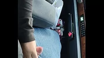 play 彼女が運転している間にお互いをからかう