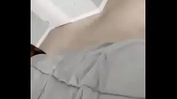 Reproducir Amigos mamá caliente despierta al amigo de su hijo por la mañana