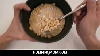 تشغيل Humpingmom - زوجة الأب الزنجبيل تعطيني تجربة مباشرة من titjob