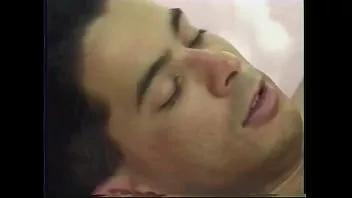Reproduzir A língua quente e ansiosa de Brian vai para quebrar dentro do cu liso de ryan wagner