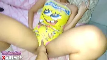Abspielen Durchgesickertes Video von Stiefschwester, die ihren Stiefbruder fickt