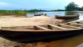 播放 我做爱并留下来，这样她就可以帮助我口交
