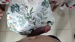 Oynat Latina Milf yemek pişirirken büyük bir dick'e dayanamaz