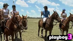 播放 一对娇小的女同性恋青少年以完美的奶子和令人惊叹的姿势享受户外色情书刊的乐趣