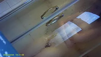 Reproducir Espiando a mi compañero de cuarto en la ducha 3.2