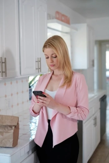 Порнозвезда Charlotte Stokely